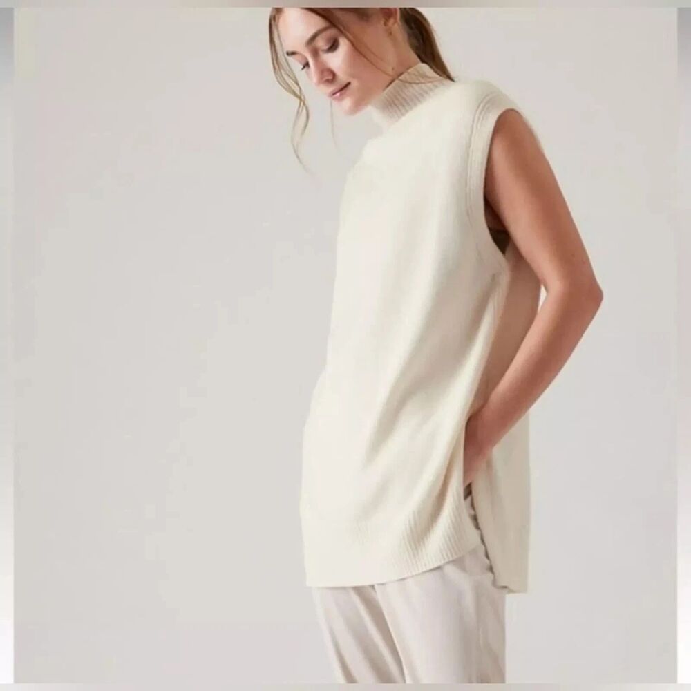 ATHLETA Alpine Tabard Sleeveless Sweater White‎ Small